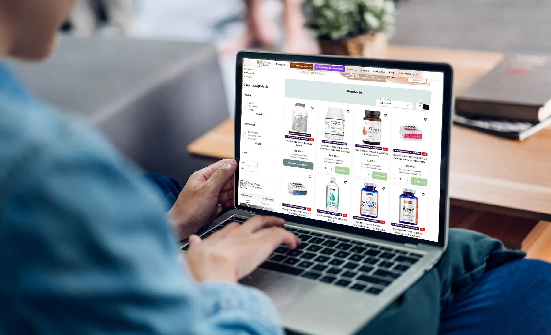 Jak wybierać suplementy diety i kosmetyki naturalne online?